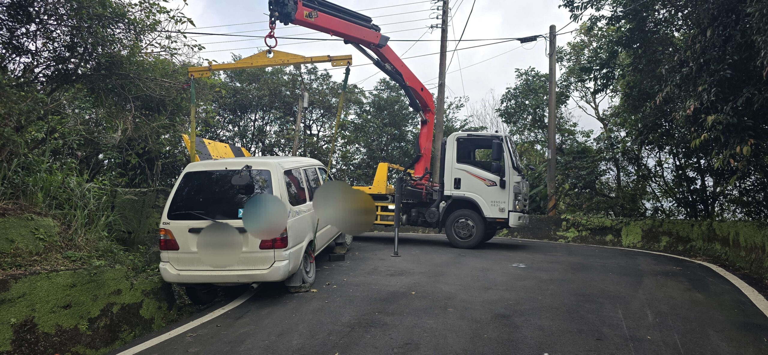 24H道路救援拖吊車專線0984019177，爆胎陷車速達