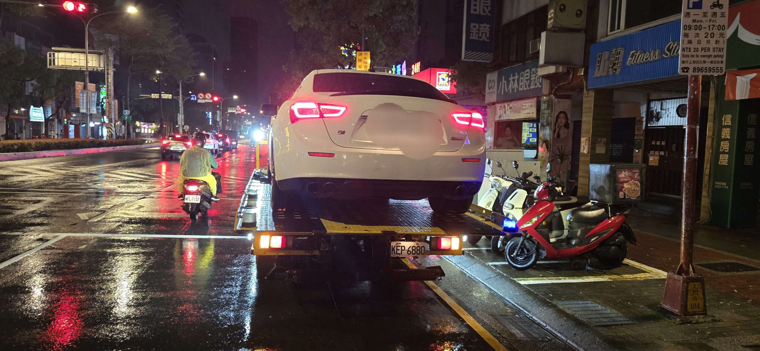 蘆洲拖吊車｜蘆洲道路救援｜深夜拋錨・24小時車禍事故快速到場