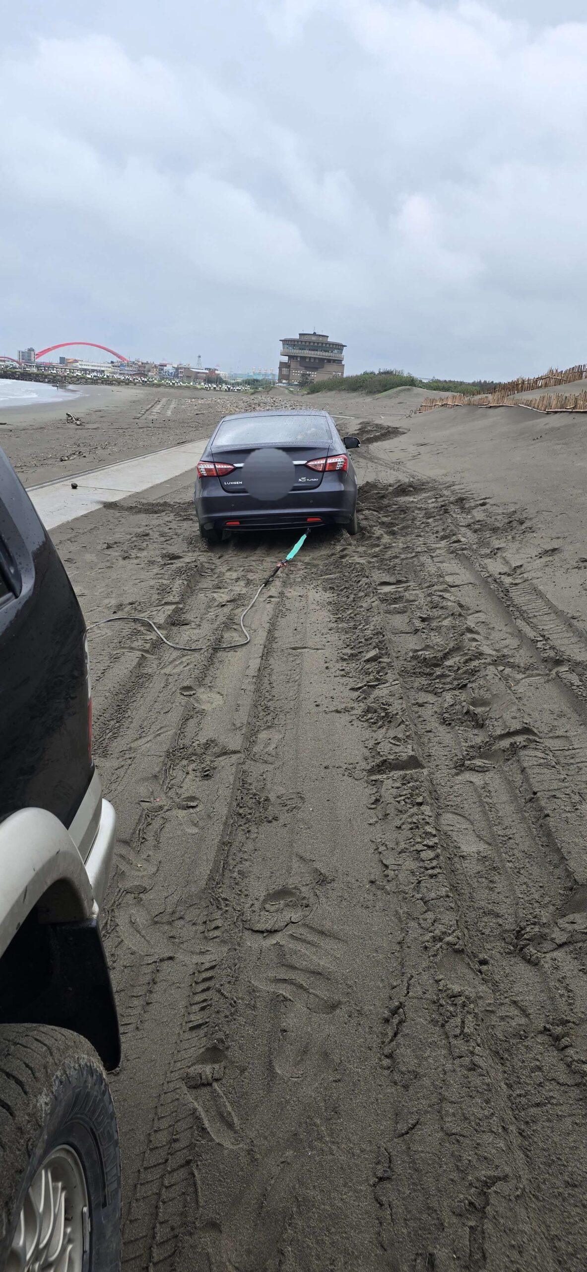 八里道路救援首選｜24H 拖吊車即時支援・市區與西濱全涵蓋