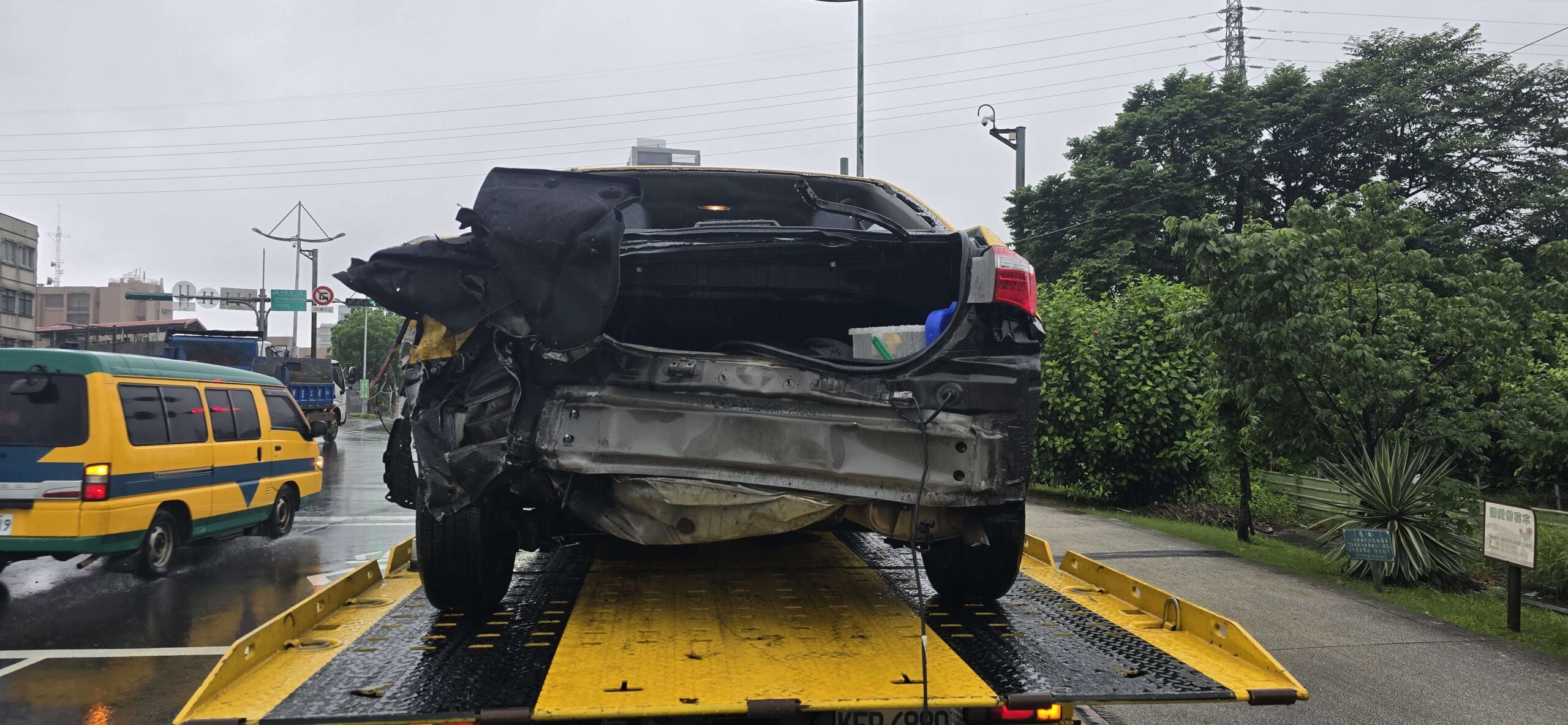 「道路救援/拖吊車必知！爆胎陷車預防及夜間救援收費標準0913177311」