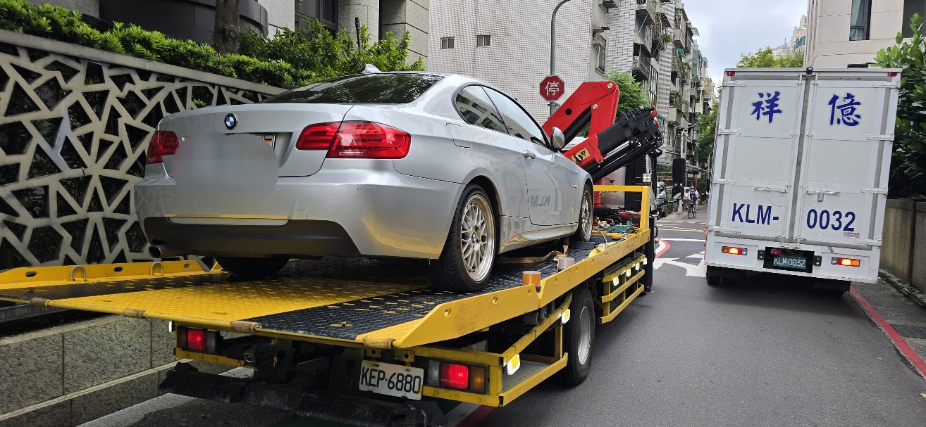 汽車道路救援拖吊車｜爆胎陷車24H專線0984019177｜阿旺道路救援