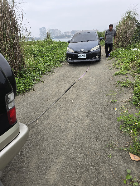 沙灘救援專家｜車輛陷沙、沙灘拖吊、四輪傳動陷沙即時救援