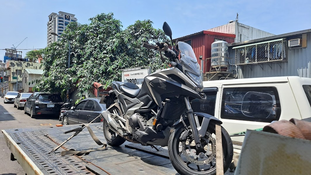 新店拖吊車｜新店道路救援/24H 汽車 重機與露營車拖運專業服務