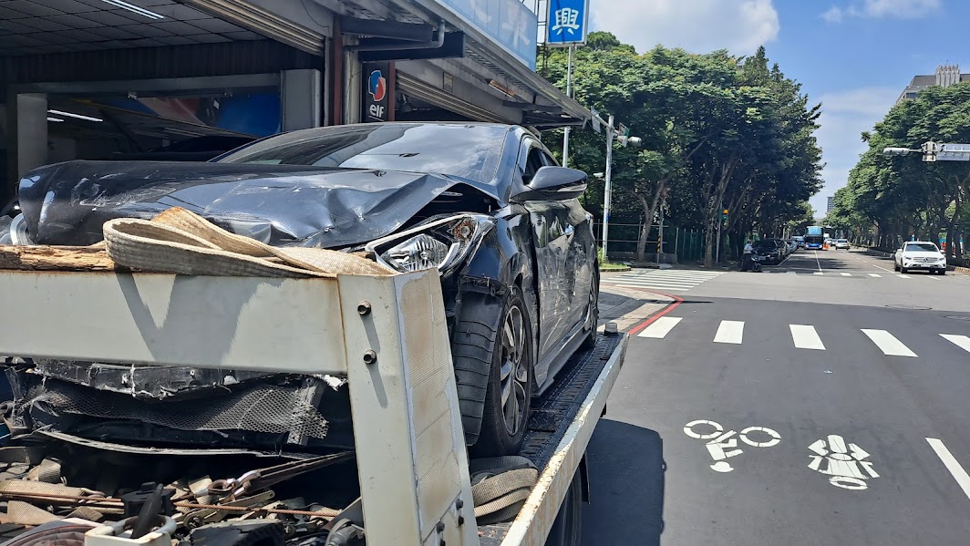 車禍拖吊救援完整流程｜汽車、機車、重機 24 小時道路救援