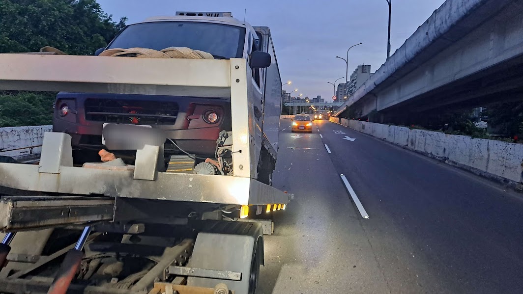 士林拖吊車 24H 專業道路救援推薦｜汽車・機車・重機即時支援