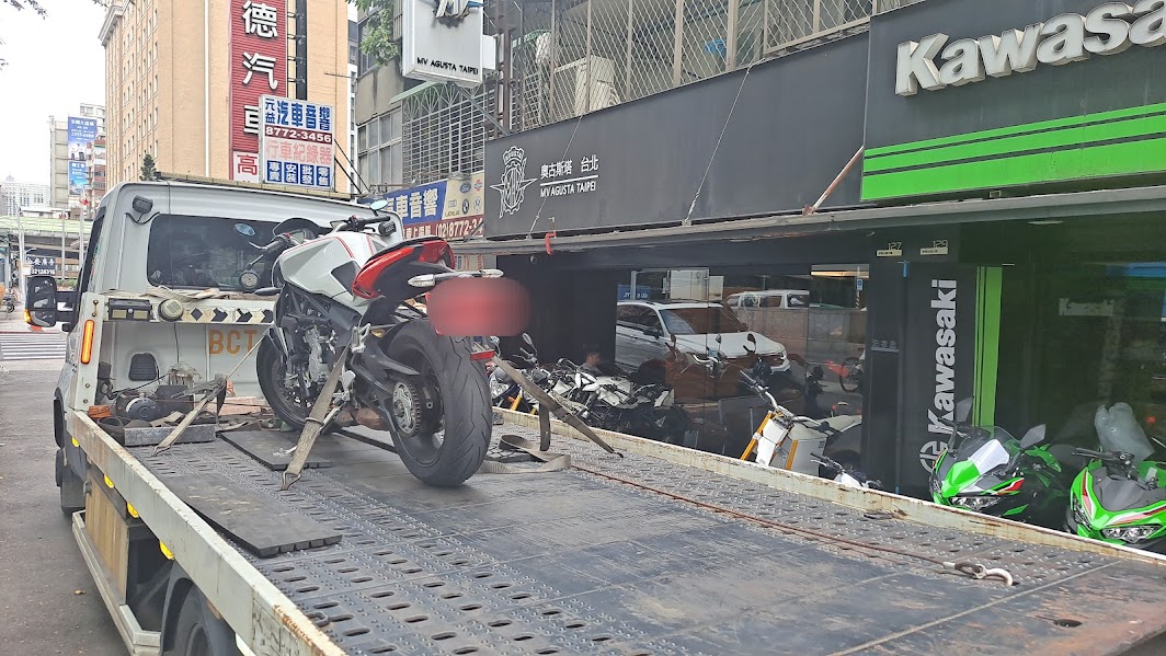 【24 小時道路救援服務】汽車・機車・重機即時拖吊，快速到場