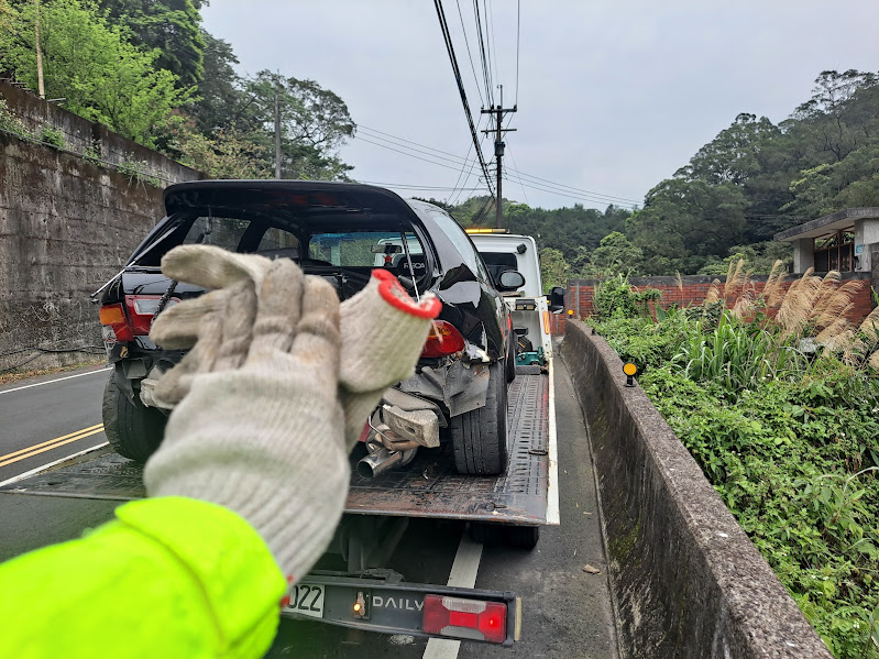 三重拖吊車 24H 緊急 三重道路救援｜汽車・機車・重機即時到場