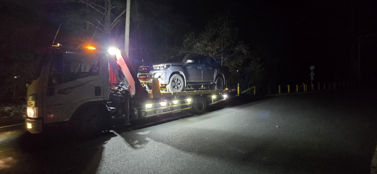 陽明山道路救援推薦｜擎天崗、小油坑、冷水坑、竹子湖景點拖吊車，汽車拋錨爆胎與山路救援找穩順旺